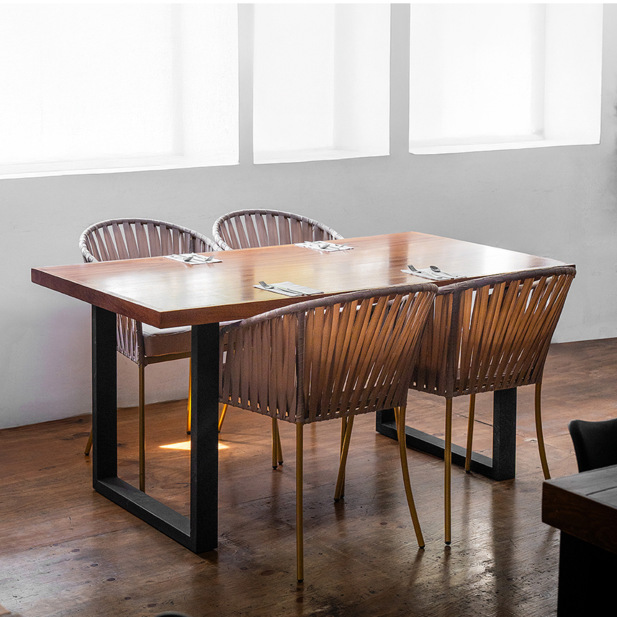 Silla Malibú · Edición Moca Mousse (Interior /Semi exterior)