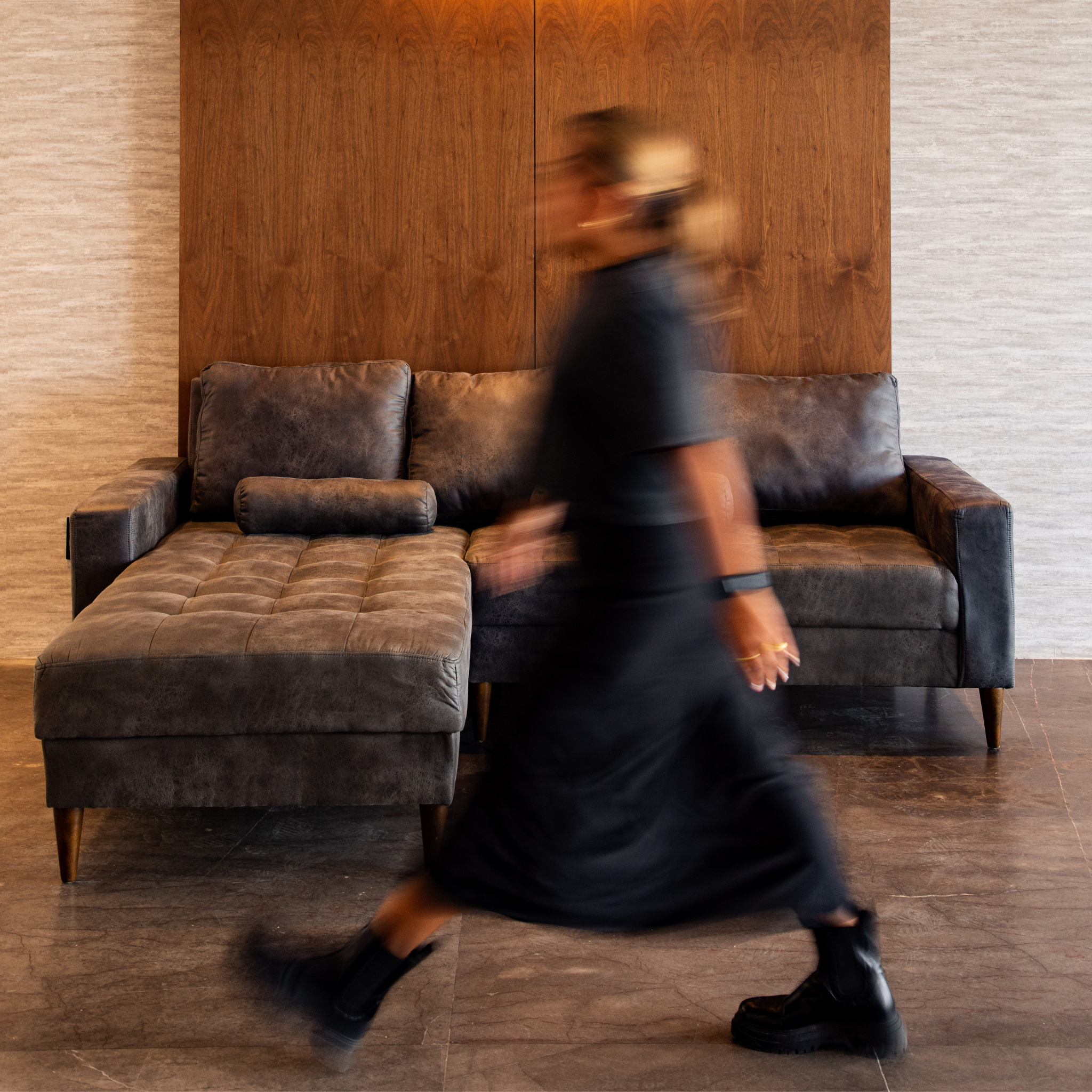 Sala Cádiz · Edición Gris Oxford (Interior)