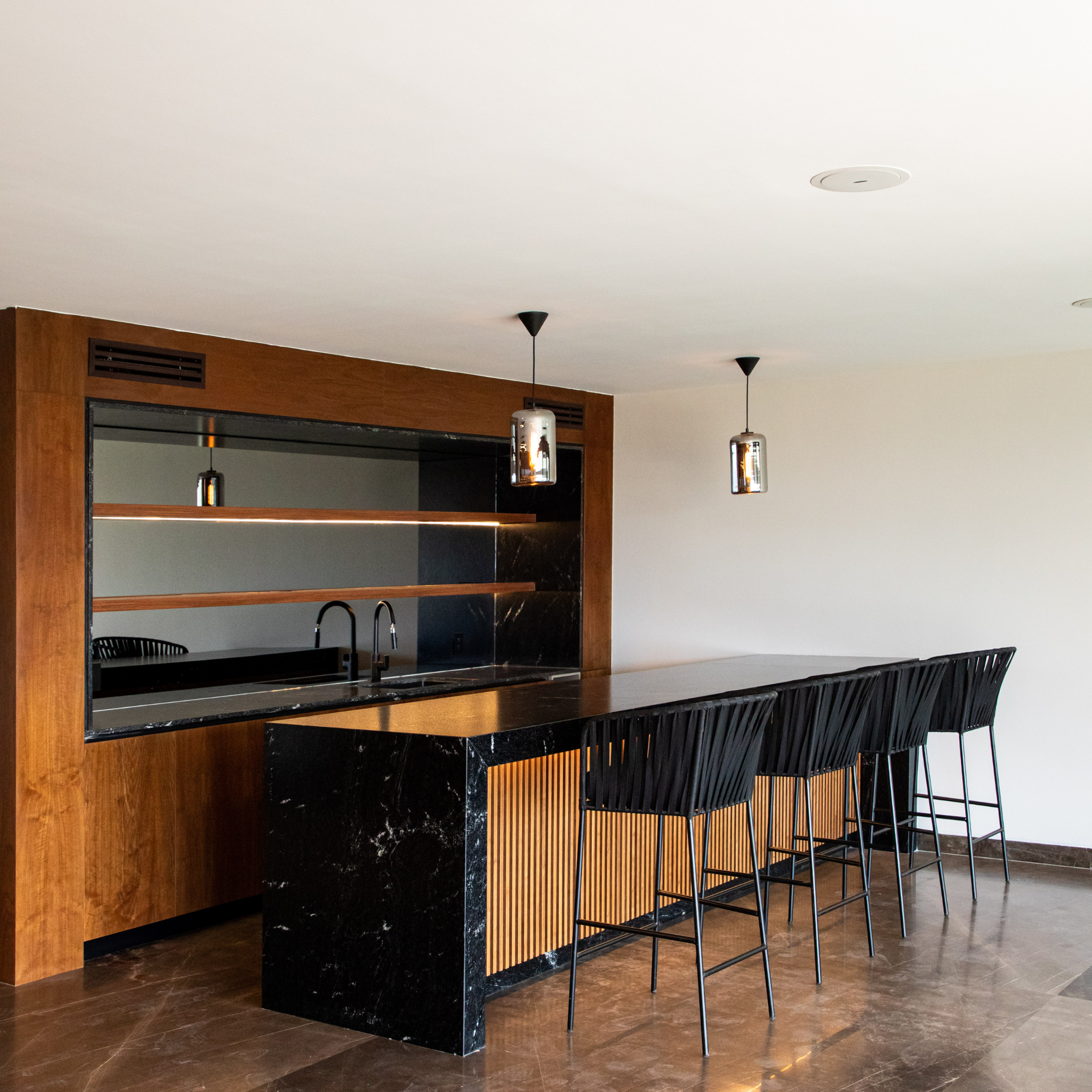 Banco Malibú · Edición Black (Interior /Semi exterior)