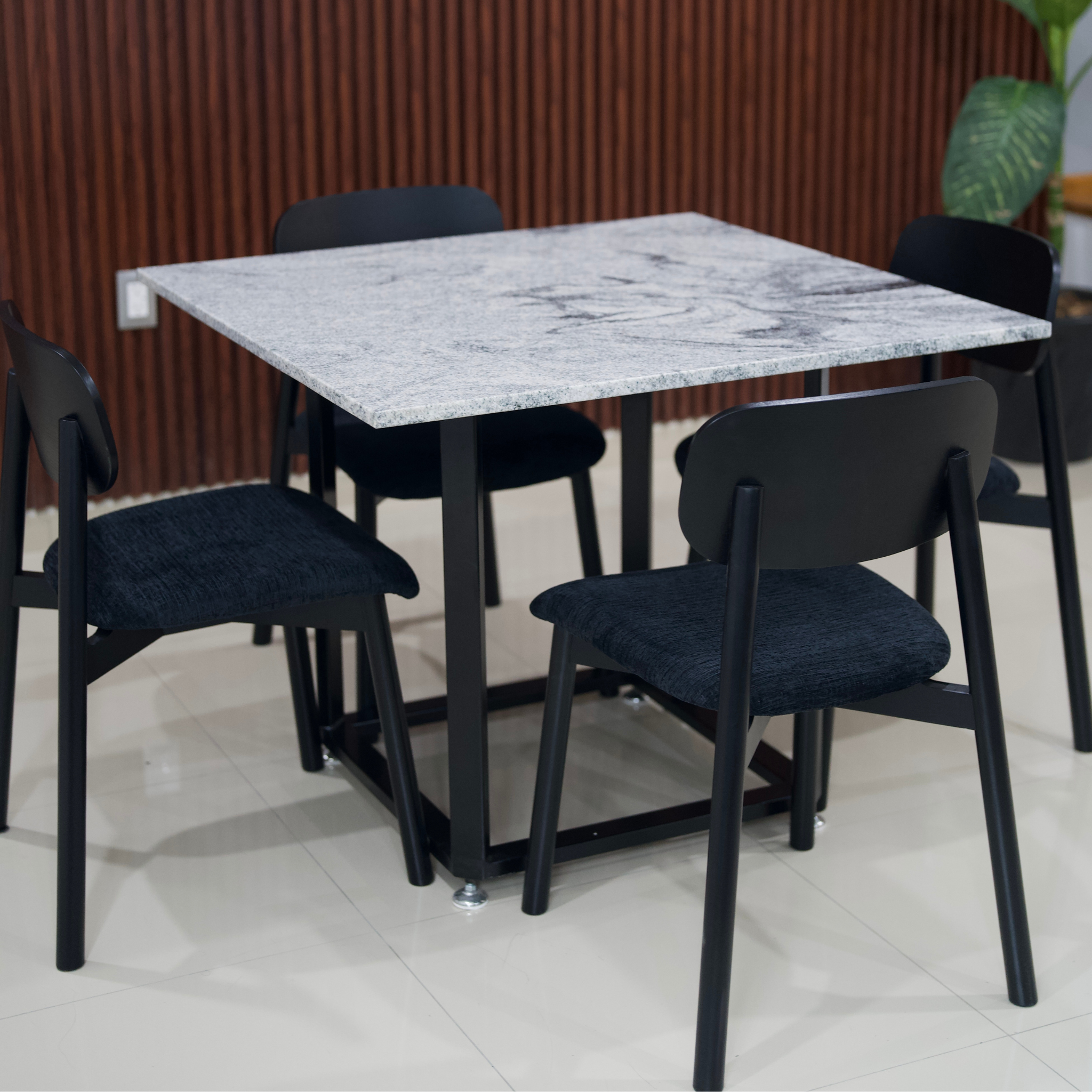 Silla Cantón · Edición All Black (Interior)